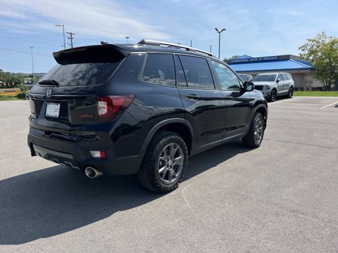 Used 2024 Honda Passport TrailSport image 3