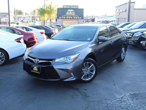 Used 2016 Toyota Camry SE image 30