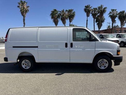 New 2026 GMC Savana 2500 w/ Driver Convenience Package RWD image 3