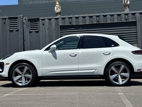 Certified 2023 Porsche Macan AWD/4WD image 2