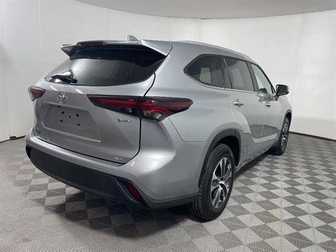 Certified 2025 Toyota Highlander XLE AWD/4WD image 7