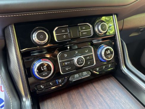 Used 2024 GMC Yukon Denali Ultimate AWD/4WD image 19