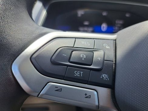 Used 2024 Volkswagen Tiguan SE w/ Panoramic Sunroof Package FWD image 15