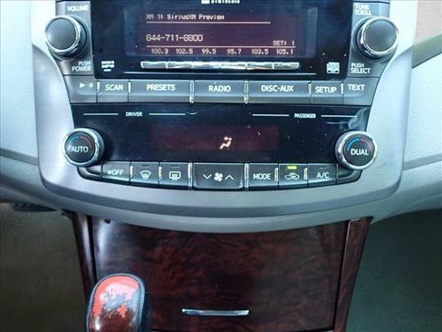 Used 2011 Toyota Avalon Limited FWD image 17
