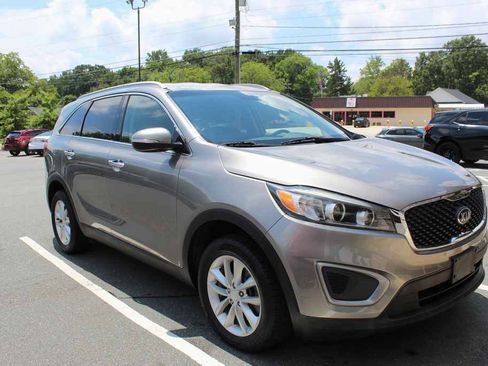 Used 2017 Kia Sorento FWD w/ LX Convenience Package image 3