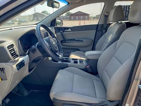 Used 2017 Kia Sportage LX image 11