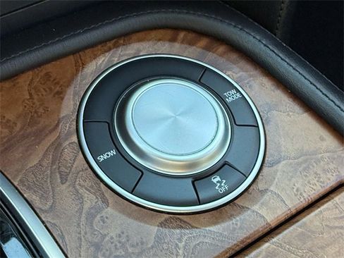 Used 2024 Nissan Armada SL w/ Captain's Chairs Package image 32