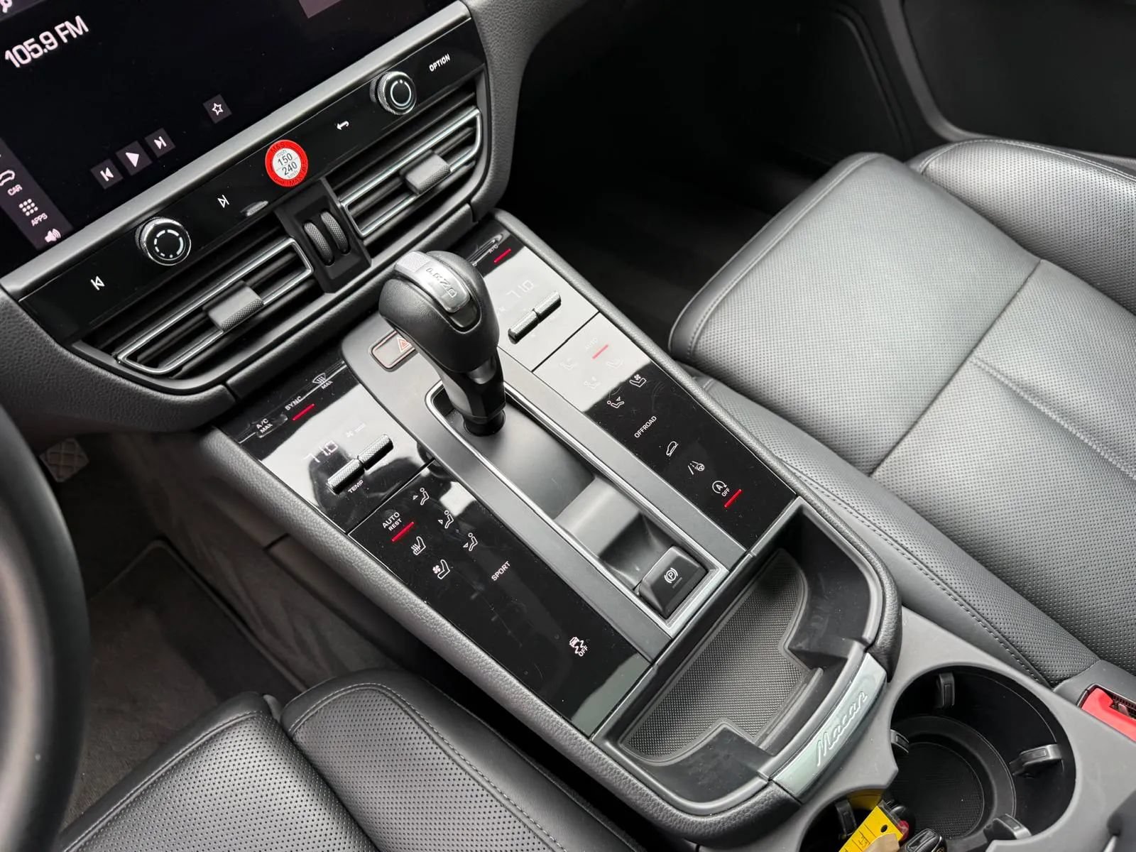 Used 2022 Porsche Macan w/ Premium Package Plus AWD/4WD image 6