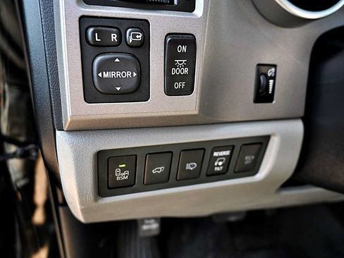 Used 2013 Toyota Sequoia Platinum AWD/4WD image 28