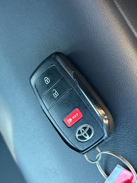 Used 2023 Toyota Prius XLE FWD image 29