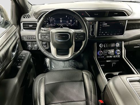 Used 2024 GMC Yukon XL Denali w/ Advanced Technology Package image 24