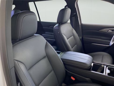 Used 2025 Chevrolet Traverse LT FWD image 48