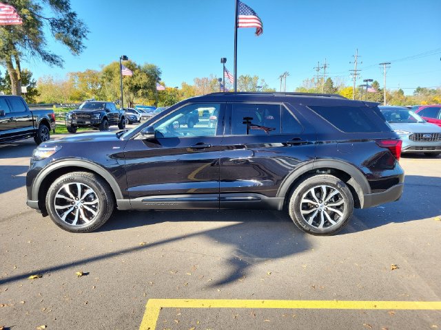 Certified 2025 Ford Explorer ST-Line AWD/4WD image 4