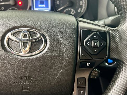 Used 2022 Toyota Tacoma TRD Sport image 19