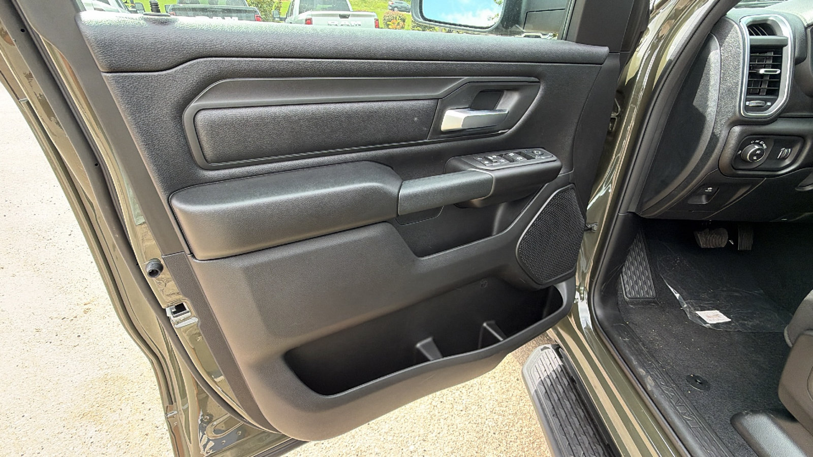 New 2026 RAM 1500 Express AWD/4WD image 14