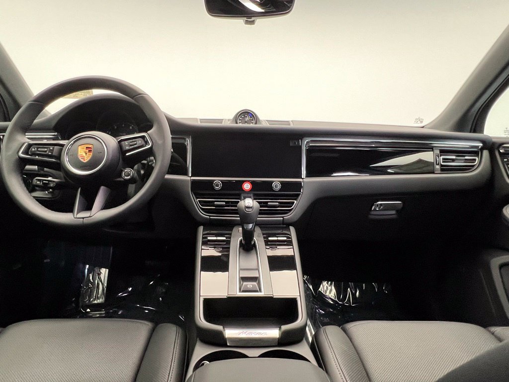 Used 2026 Porsche Macan AWD/4WD image 6