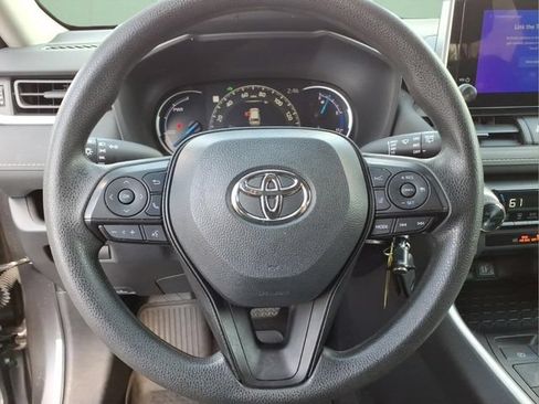 Used 2024 Toyota RAV4 LE AWD/4WD image 21