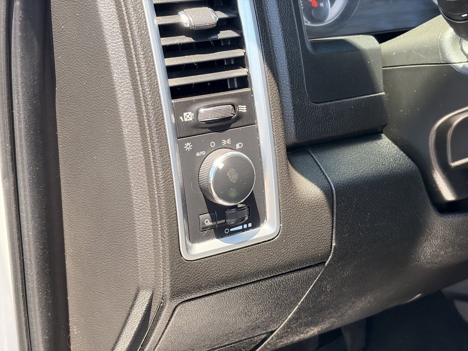 Used 2022 RAM 1500 Classic SLT RWD image 20