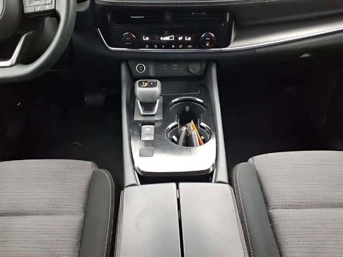 Certified 2023 Nissan Rogue SV FWD image 12