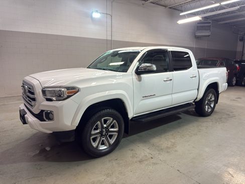 Used 2018 Toyota Tacoma Limited AWD/4WD image 3