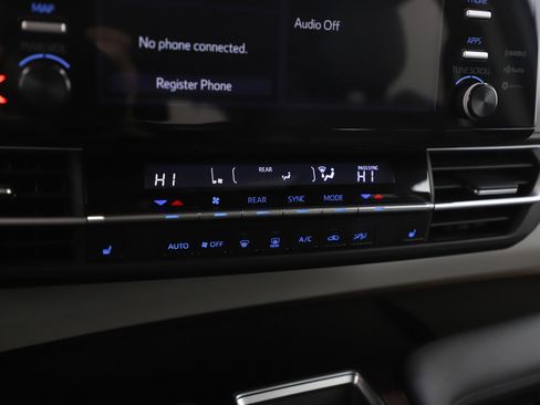 Used 2022 Toyota Sienna XLE FWD image 25
