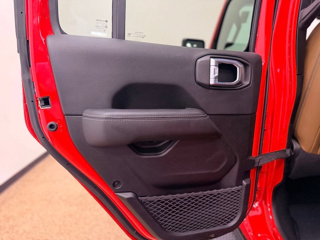 Used 2021 Jeep Wrangler Unlimited Sahara w/ Uconnect 4C Nav & Sound Group AWD/4WD image 23