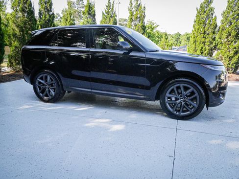 Used 2024 Land Rover Range Rover Sport SE AWD/4WD image 11