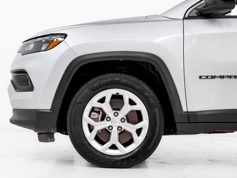 Used 2024 Jeep Compass Latitude AWD/4WD image 26