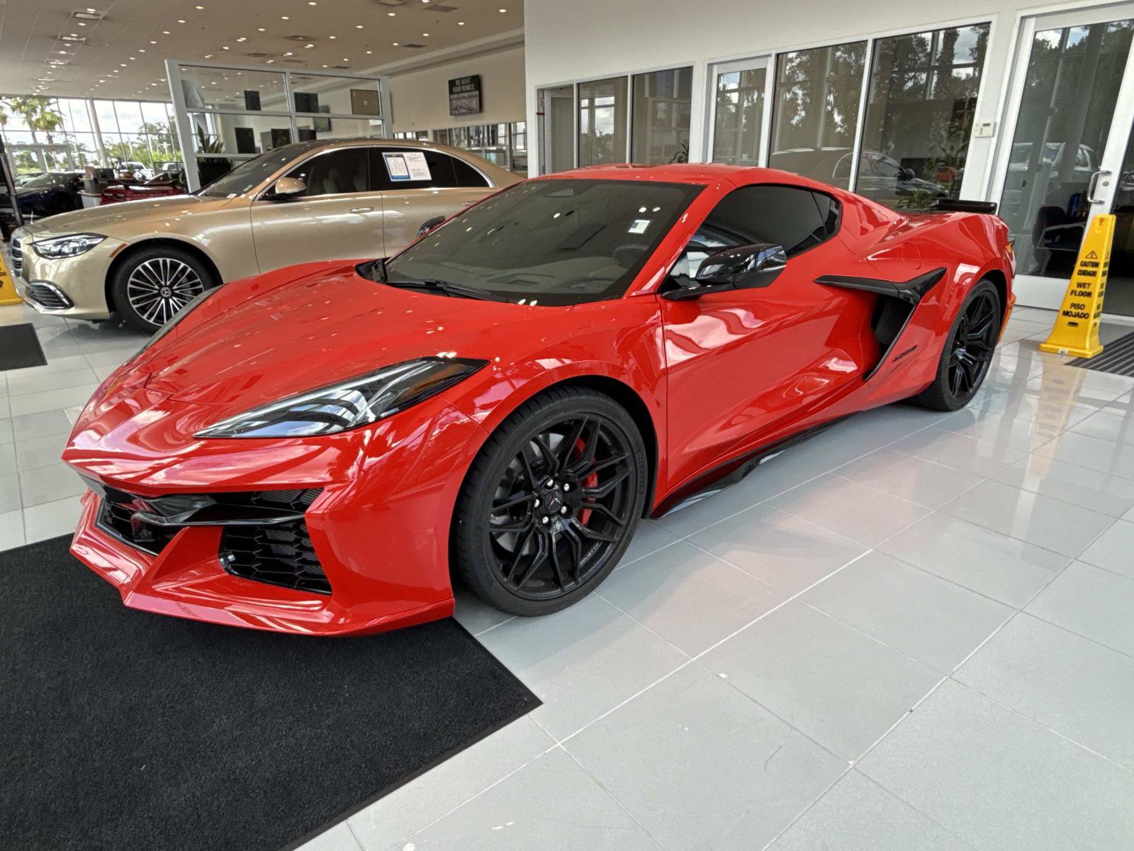 Used 2025 Chevrolet Corvette Z06 RWD image 8