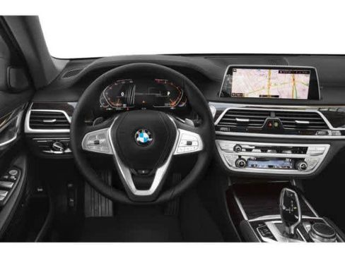 Used 2022 BMW 740i w/ M Sport Package RWD image 10
