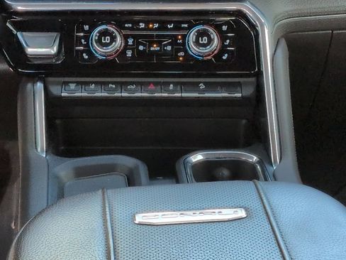 Used 2024 GMC Sierra 3500 Denali w/ Denali Reserve Package AWD/4WD image 18