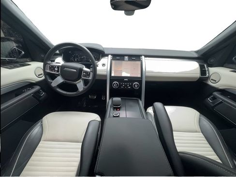 Used 2024 Land Rover Discovery Dynamic SE AWD/4WD image 40
