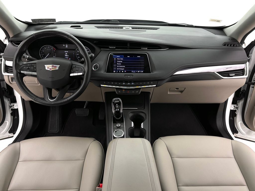 Used 2022 Cadillac XT4 Luxury w/ Cold Weather Package AWD/4WD image 21