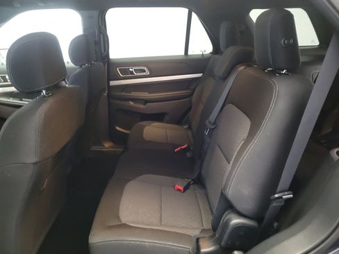 Used 2017 Ford Explorer XLT w/ Equipment Group 201A FWD image 18