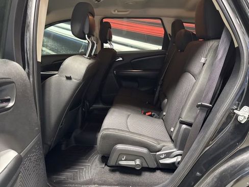 Used 2020 Dodge Journey SE w/ SE Popular Equipment Group image 11