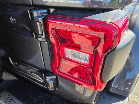 Used 2022 Jeep Wrangler Unlimited Rubicon 4xe w/ Cold Weather Group AWD/4WD image 14