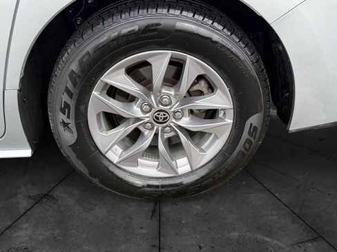 Used 2021 Toyota Sienna XLE image 29