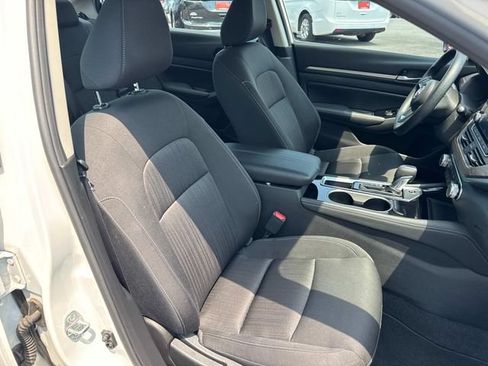 Used 2023 Nissan Altima 2.5 SV FWD image 16