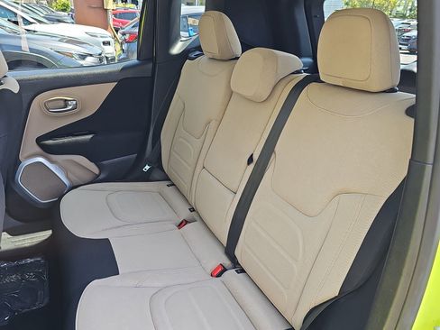 Used 2018 Jeep Renegade Latitude w/ Advanced Technology Group FWD image 13
