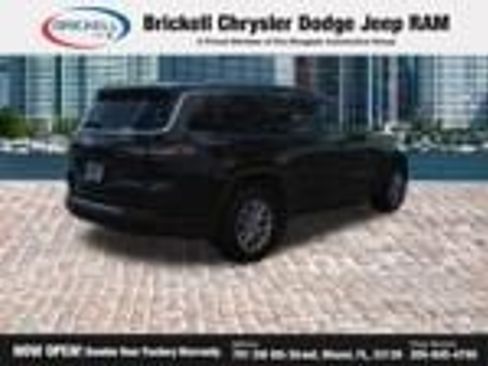 Used 2023 Jeep Grand Cherokee L Laredo RWD image 27