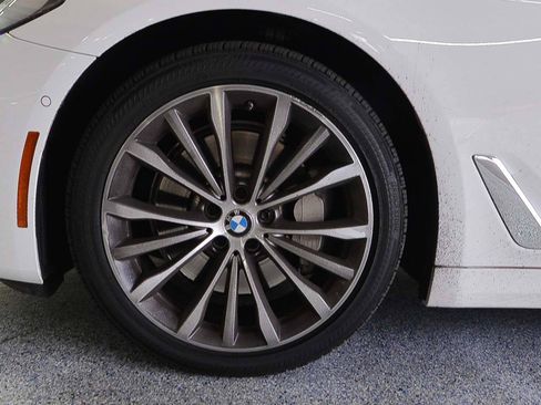 Used 2021 BMW 530i w/ Premium Package RWD image 5