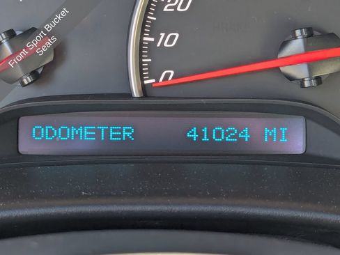 Used 2005 Chevrolet Corvette Coupe w/ Preferred Equipment Group RWD image 21