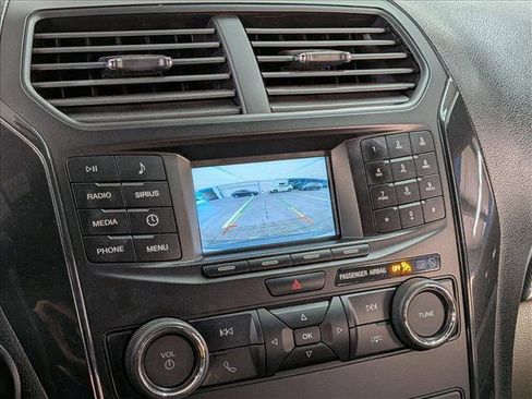 Used 2018 Ford Explorer FWD image 12