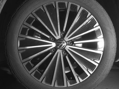 Used 2025 Volkswagen Taos SE image 12