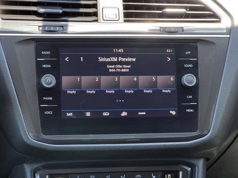 Used 2018 Volkswagen Tiguan SE FWD image 3