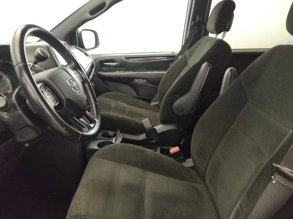 Used 2016 Dodge Grand Caravan SE FWD image 17