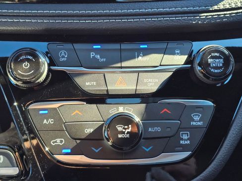 New 2026 Chrysler Pacifica Select image 14