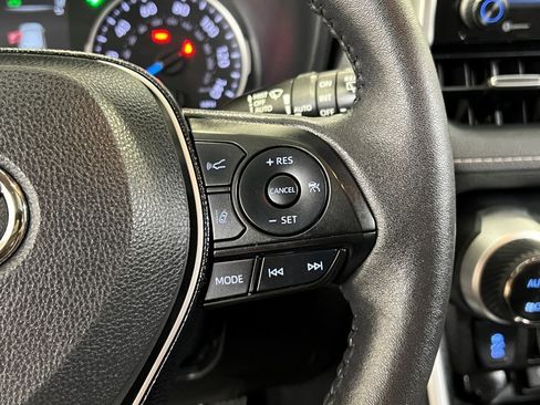 Used 2021 Toyota RAV4 XLE Premium image 37