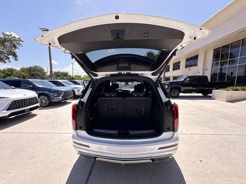 Certified 2023 Cadillac XT6 Luxury FWD image 32