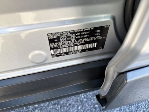 Used 2021 Toyota RAV4 XLE image 33